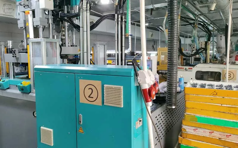 Eyeglasses injection machines