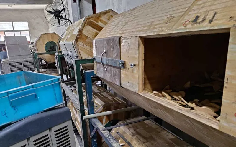 Eyewear rolling polish machines